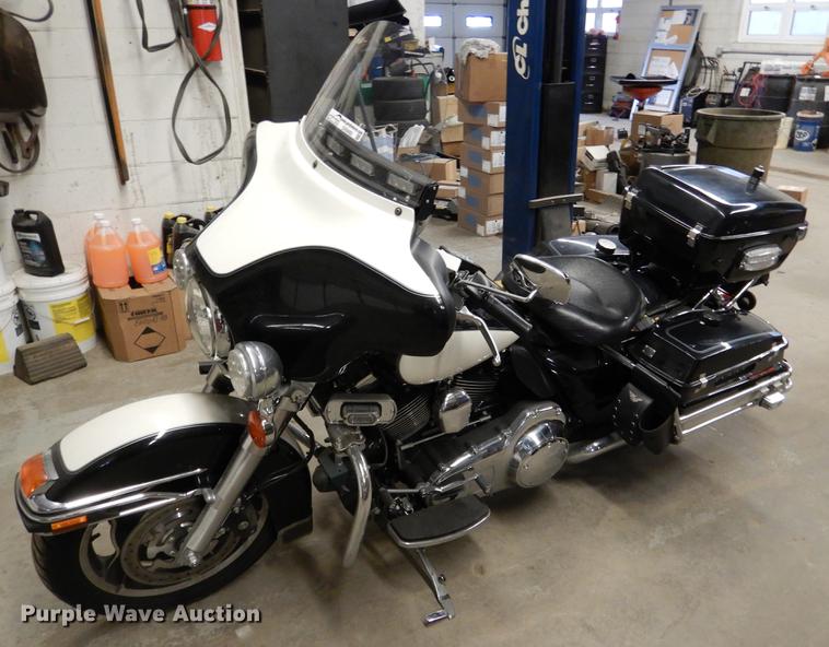 image for item DX9482 2011 Harley Davidson FLHTP Electraglide motorcycle