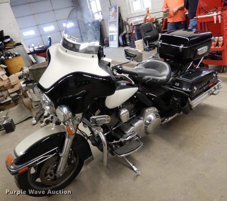 image for item DX9483 2011 Harley Davidson FLHTP Electraglide motorcycle