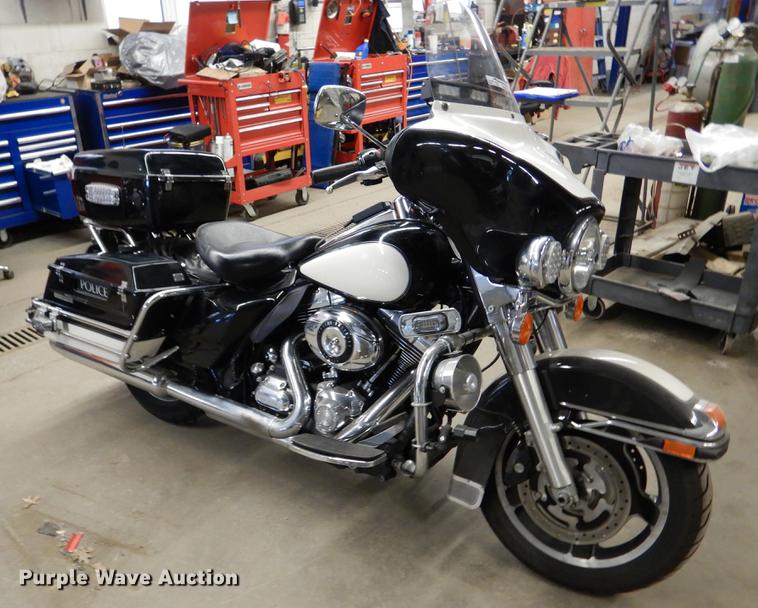 image for item DX9483 2011 Harley Davidson FLHTP Electraglide motorcycle