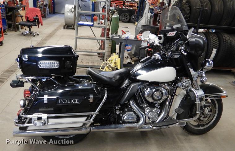 image for item DX9483 2011 Harley Davidson FLHTP Electraglide motorcycle