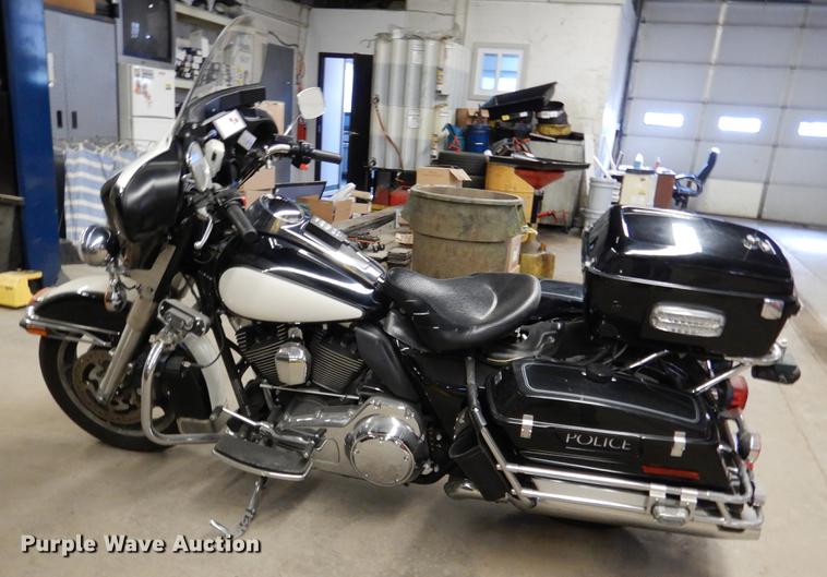 image for item DX9483 2011 Harley Davidson FLHTP Electraglide motorcycle