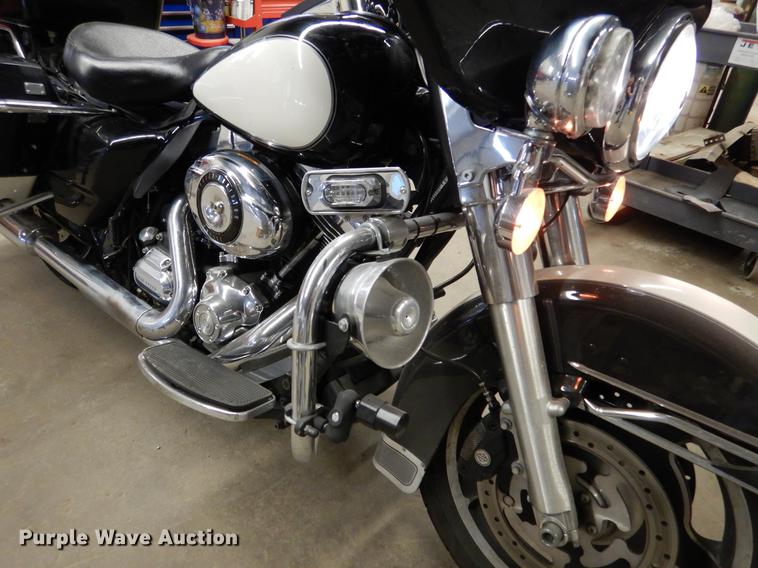 image for item DX9483 2011 Harley Davidson FLHTP Electraglide motorcycle