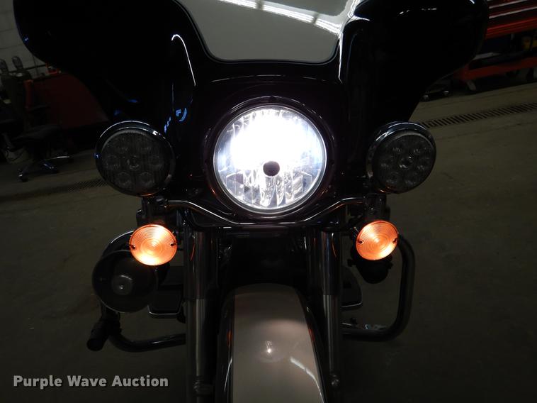 image for item DX9483 2011 Harley Davidson FLHTP Electraglide motorcycle