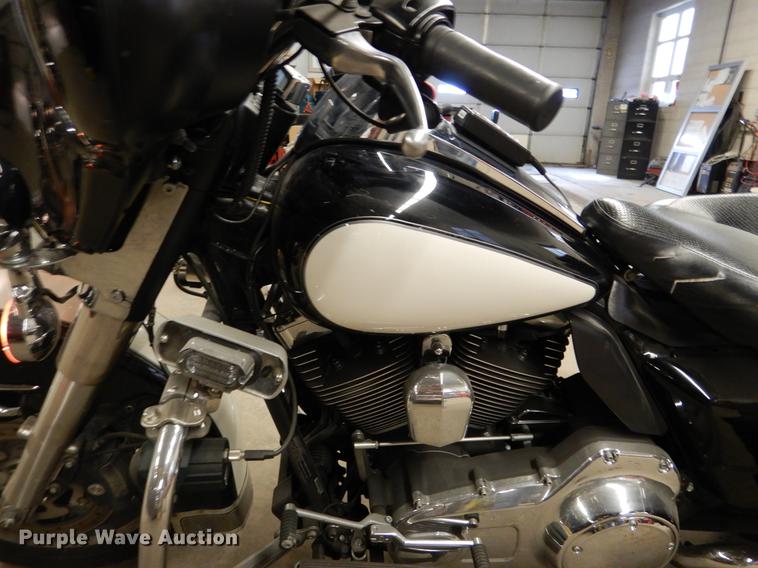 image for item DX9483 2011 Harley Davidson FLHTP Electraglide motorcycle