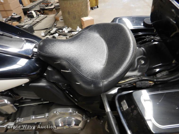 image for item DX9483 2011 Harley Davidson FLHTP Electraglide motorcycle