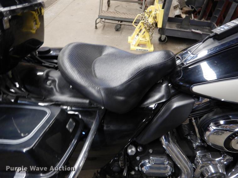 image for item DX9483 2011 Harley Davidson FLHTP Electraglide motorcycle