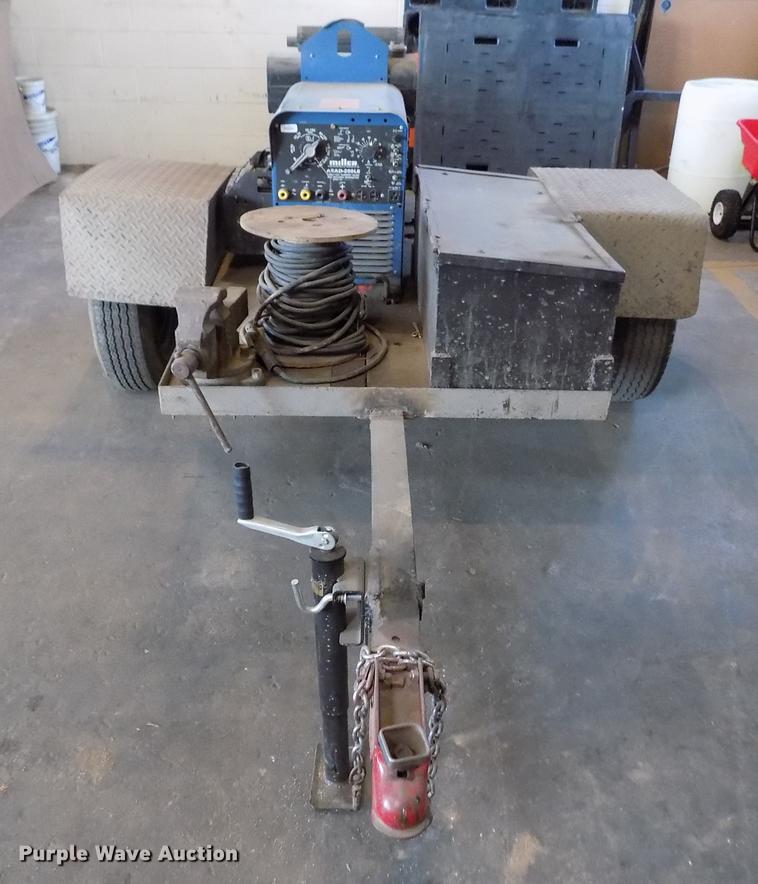 image for item DY9178 Miller AEAD-200LE welder