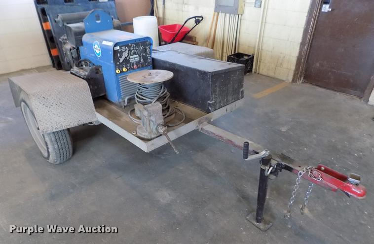 image for item DY9178 Miller AEAD-200LE welder