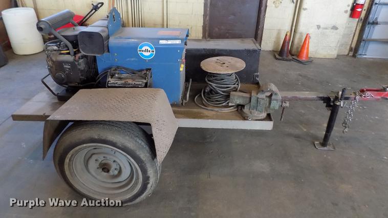 image for item DY9178 Miller AEAD-200LE welder
