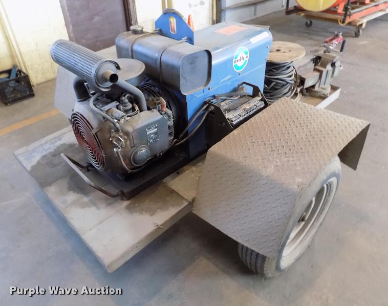 image for item DY9178 Miller AEAD-200LE welder