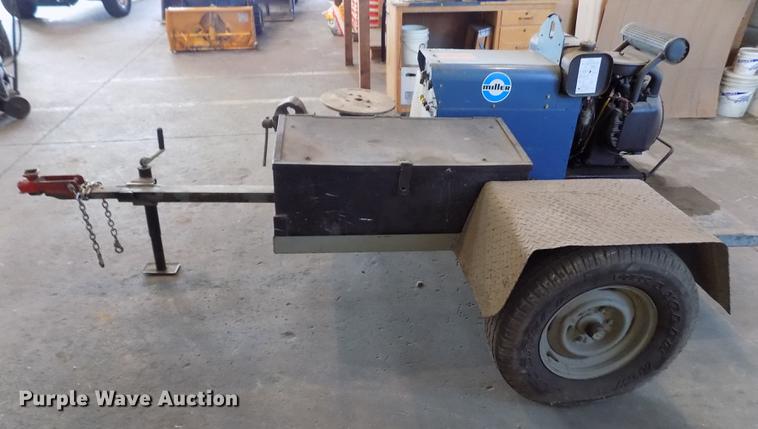 image for item DY9178 Miller AEAD-200LE welder