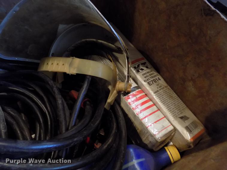 image for item DY9178 Miller AEAD-200LE welder