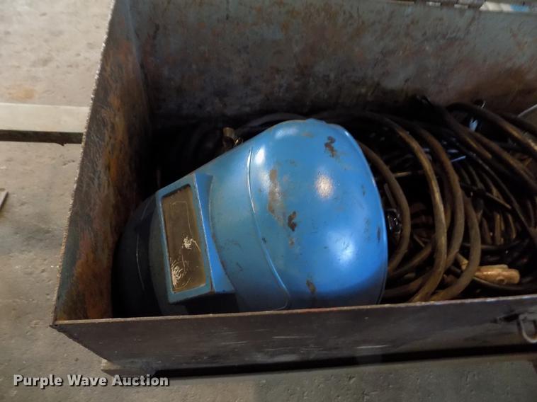 image for item DY9178 Miller AEAD-200LE welder