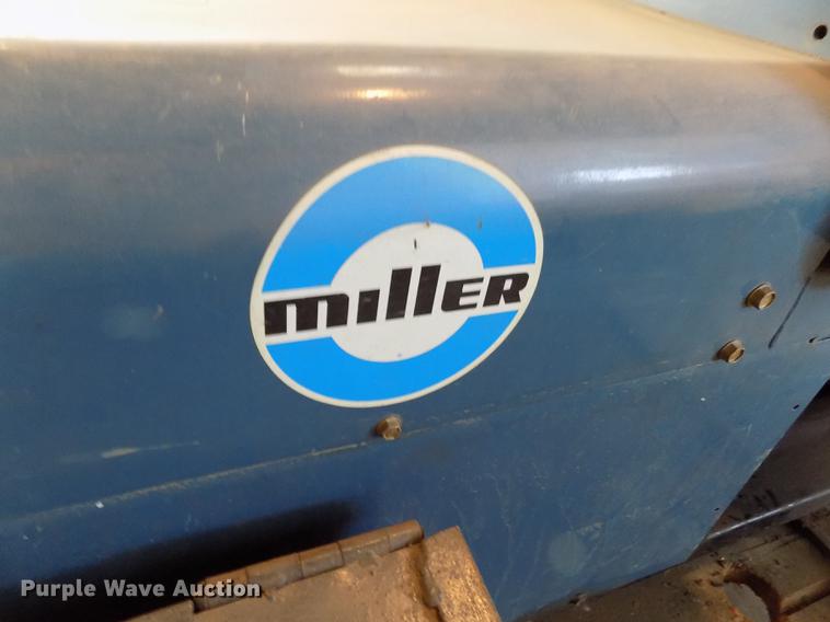 image for item DY9178 Miller AEAD-200LE welder