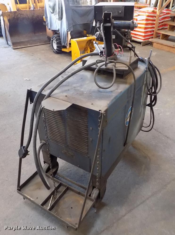 image for item DY9179 Miller Deltaweld 450 welder