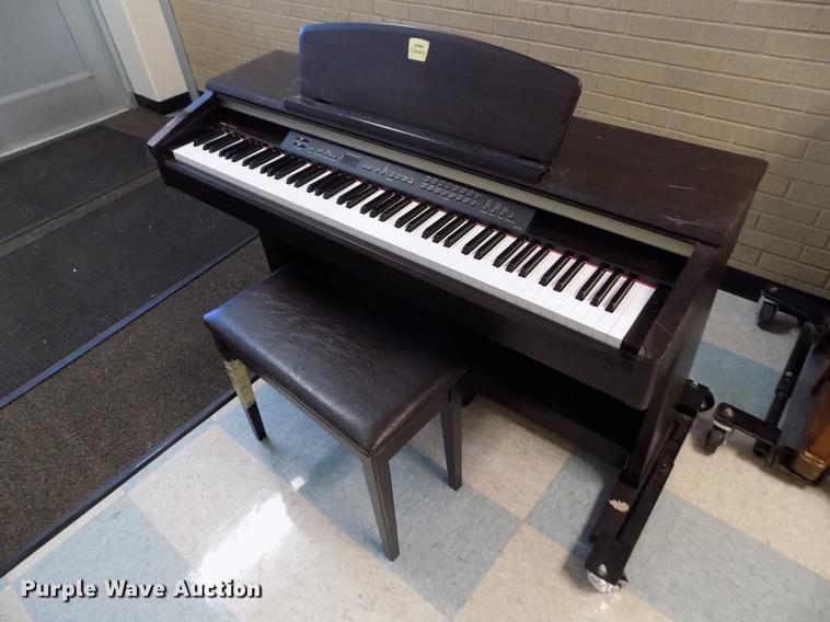 image for item DY9190 Yamaha Clavinova CLP130 electric piano