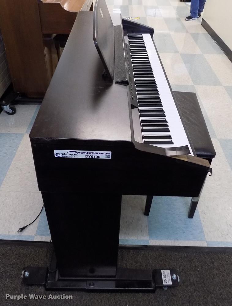 image for item DY9190 Yamaha Clavinova CLP130 electric piano