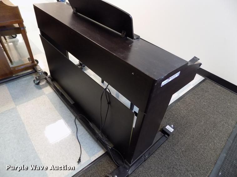 image for item DY9190 Yamaha Clavinova CLP130 electric piano