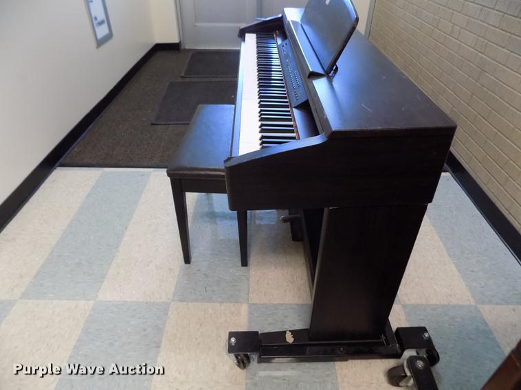 image for item DY9190 Yamaha Clavinova CLP130 electric piano