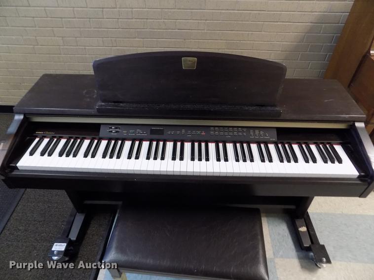 image for item DY9190 Yamaha Clavinova CLP130 electric piano