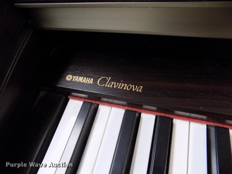 image for item DY9190 Yamaha Clavinova CLP130 electric piano