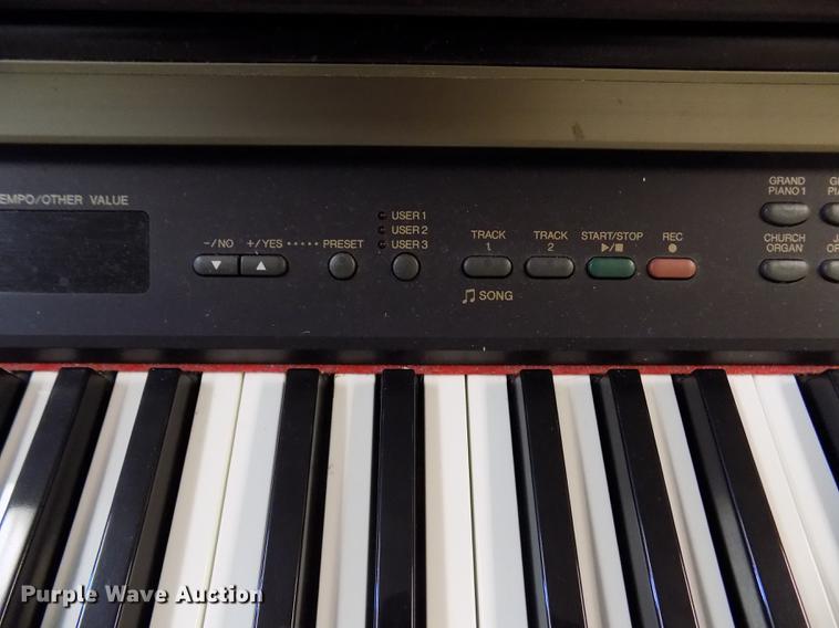 image for item DY9190 Yamaha Clavinova CLP130 electric piano