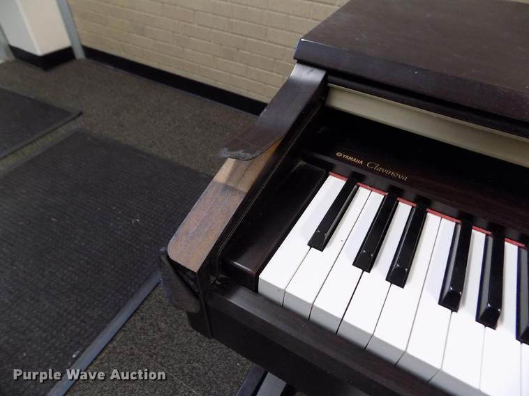 image for item DY9190 Yamaha Clavinova CLP130 electric piano