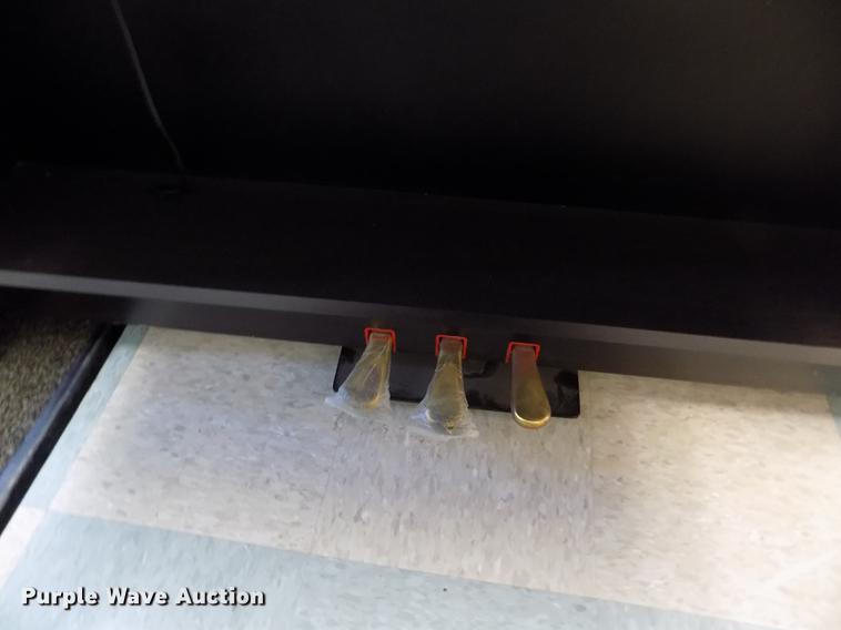 image for item DY9190 Yamaha Clavinova CLP130 electric piano