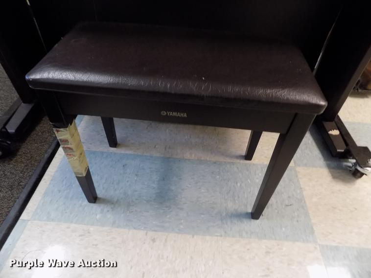 image for item DY9190 Yamaha Clavinova CLP130 electric piano