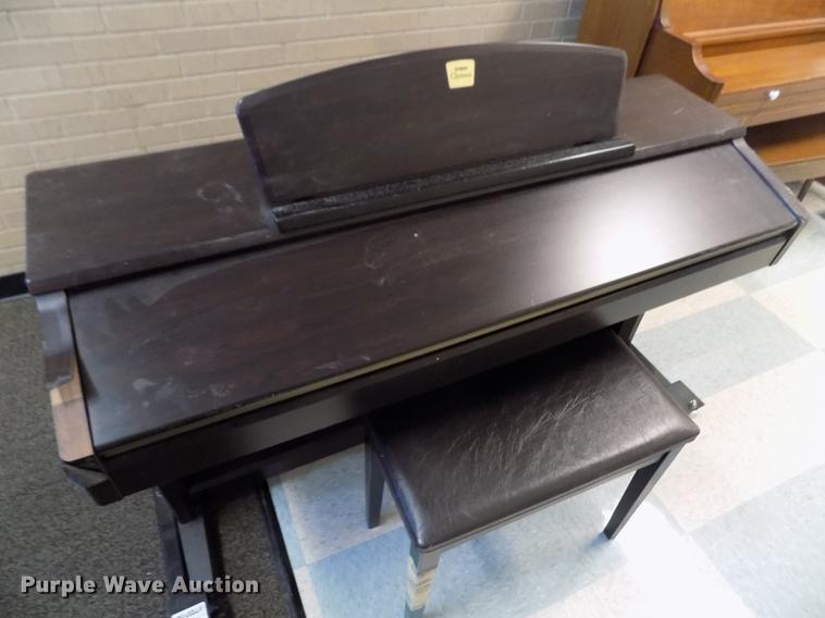 image for item DY9190 Yamaha Clavinova CLP130 electric piano