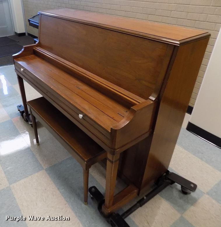 image for item DY9191 1950 Gulbransen piano