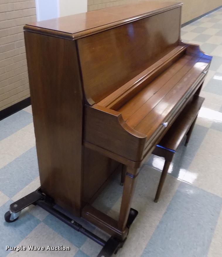 image for item DY9191 1950 Gulbransen piano