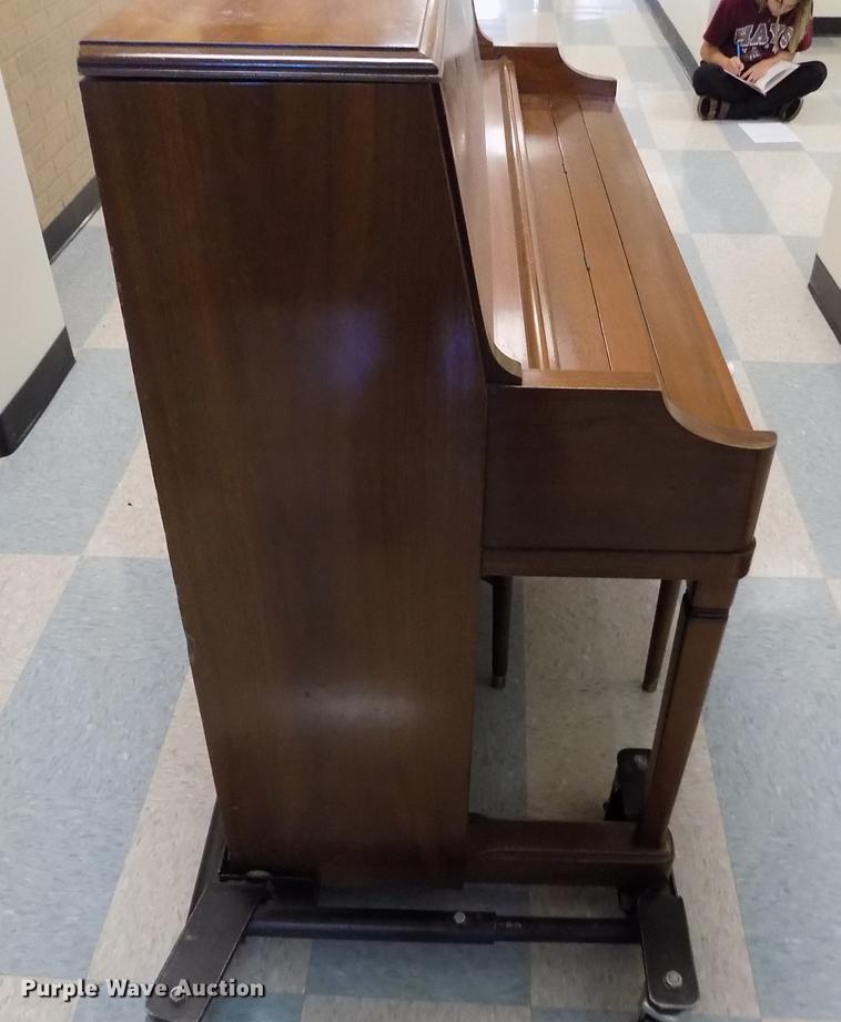 image for item DY9191 1950 Gulbransen piano