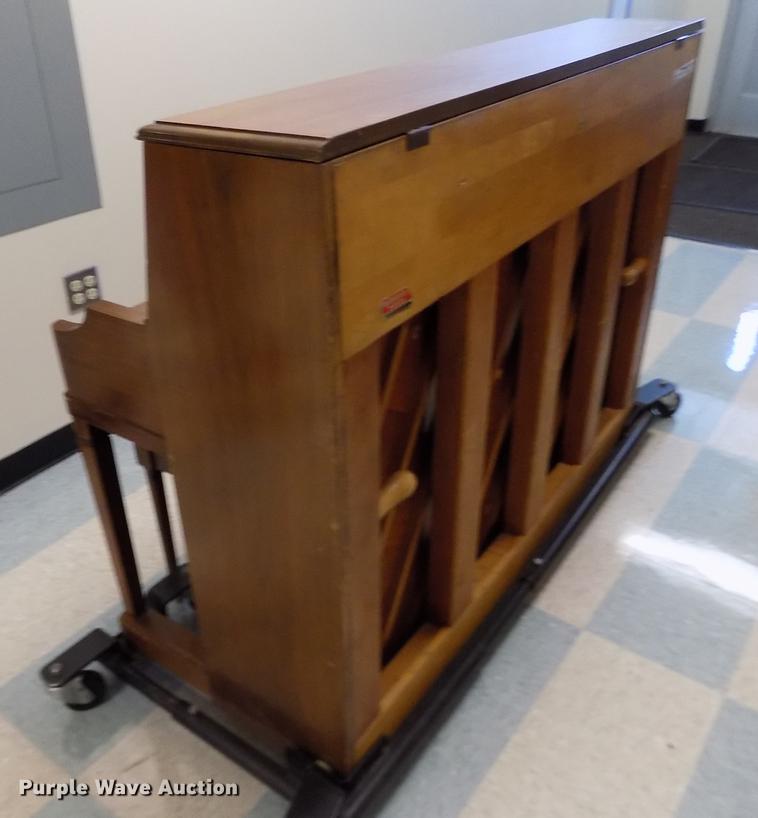 image for item DY9191 1950 Gulbransen piano