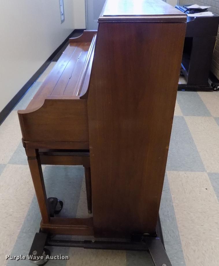 image for item DY9191 1950 Gulbransen piano