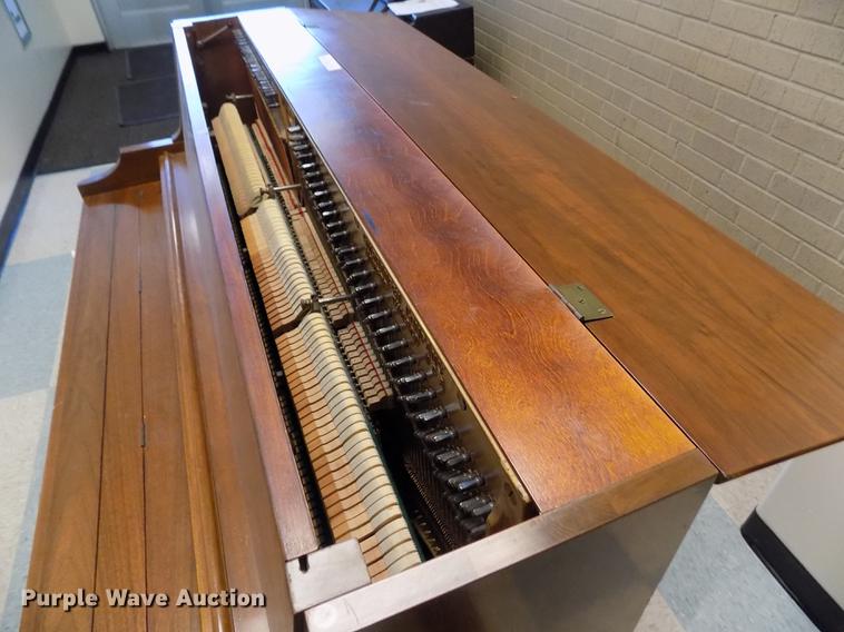 image for item DY9191 1950 Gulbransen piano