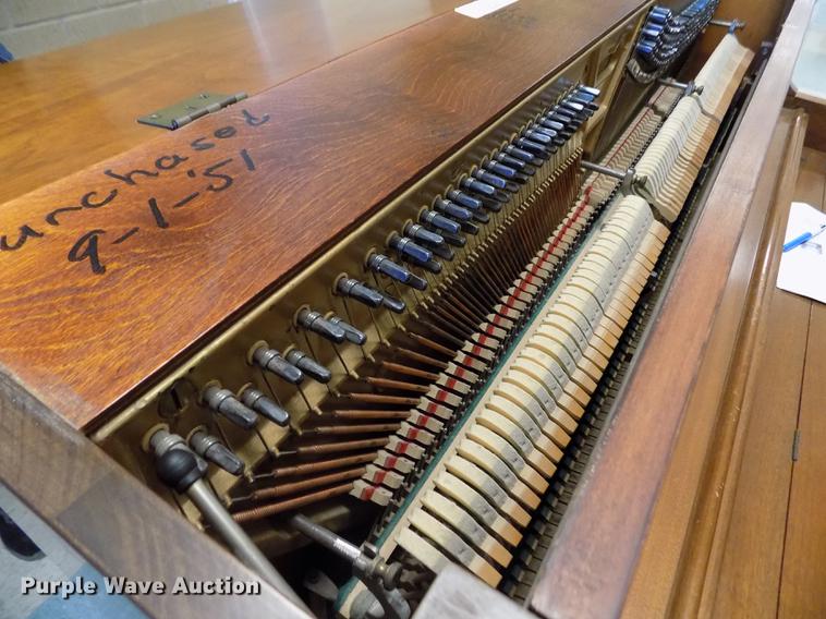 image for item DY9191 1950 Gulbransen piano