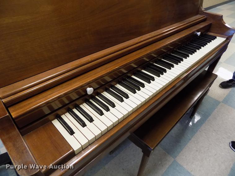image for item DY9191 1950 Gulbransen piano