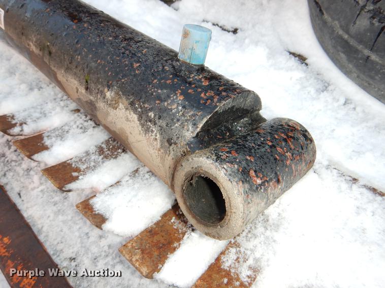 image for item EA9016 Long arm boom mower cylinder