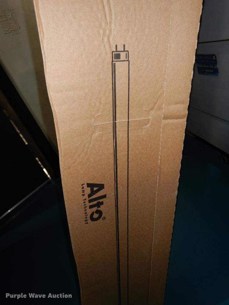 image for item EA9029 (46) Phillips Alto F40T12 light bulbs