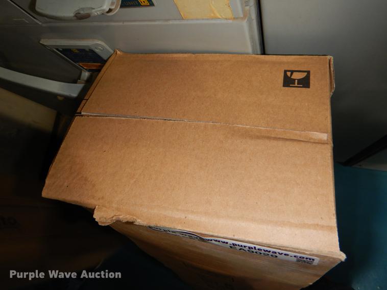 image for item EA9029 (46) Phillips Alto F40T12 light bulbs