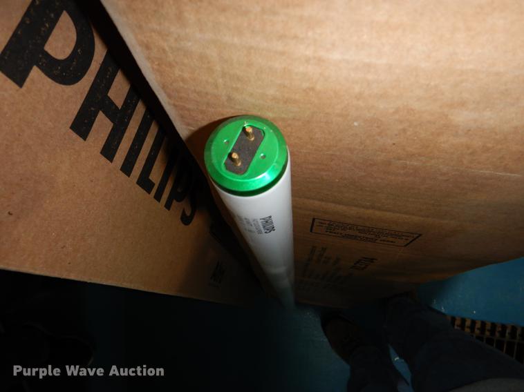 image for item EA9029 (46) Phillips Alto F40T12 light bulbs