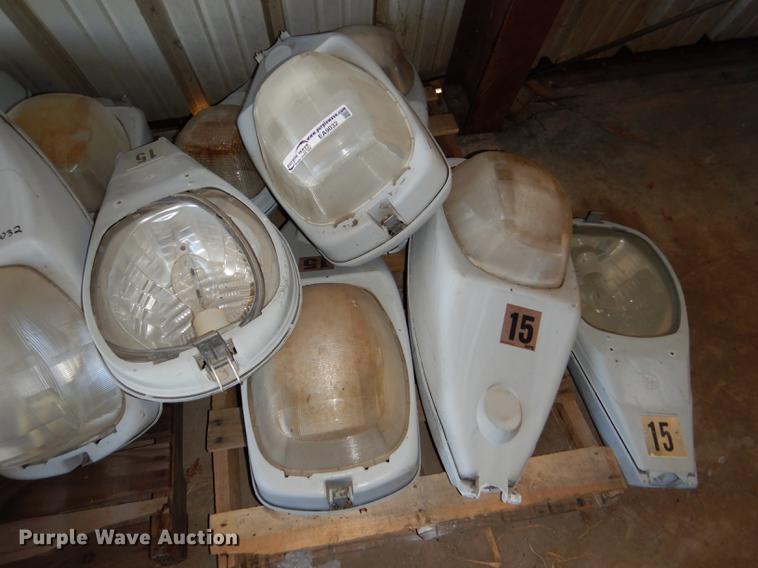 image for item EA9032 (13) high pressure sodium street lights