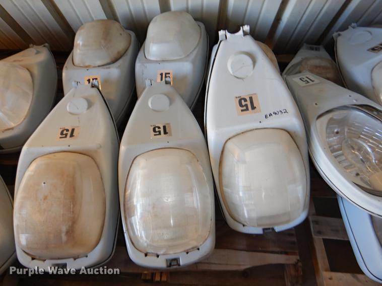 image for item EA9032 (13) high pressure sodium street lights