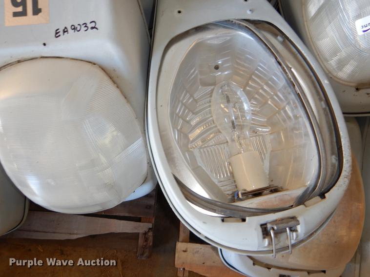 image for item EA9032 (13) high pressure sodium street lights