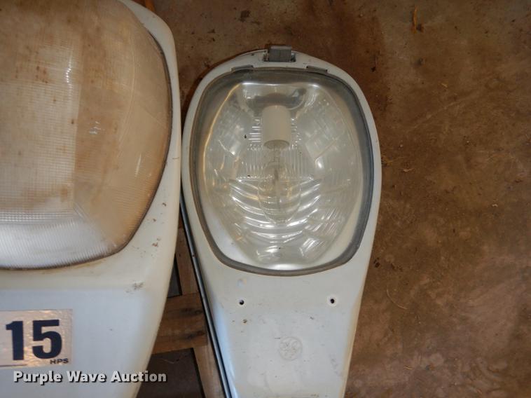 image for item EA9032 (13) high pressure sodium street lights