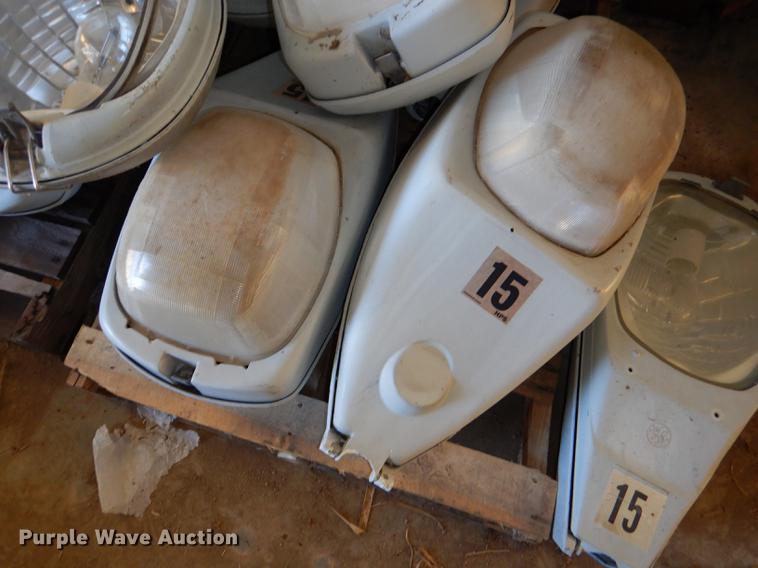 image for item EA9032 (13) high pressure sodium street lights