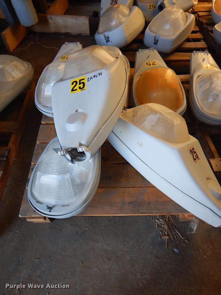image for item EA9034 (17) high pressure sodium street lights
