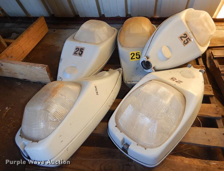 image for item EA9034 (17) high pressure sodium street lights