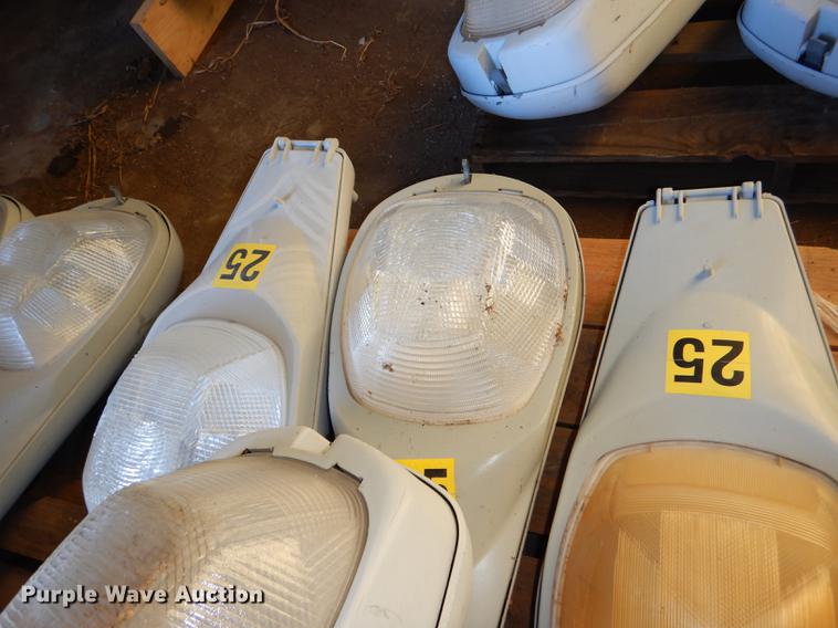 image for item EA9034 (17) high pressure sodium street lights